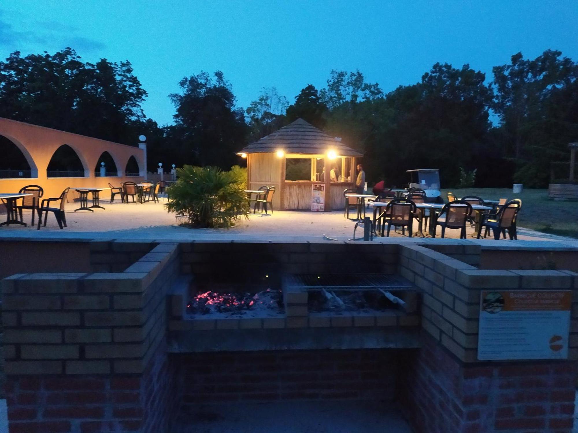 Camping Domaine De Senaud Albon Экстерьер фото