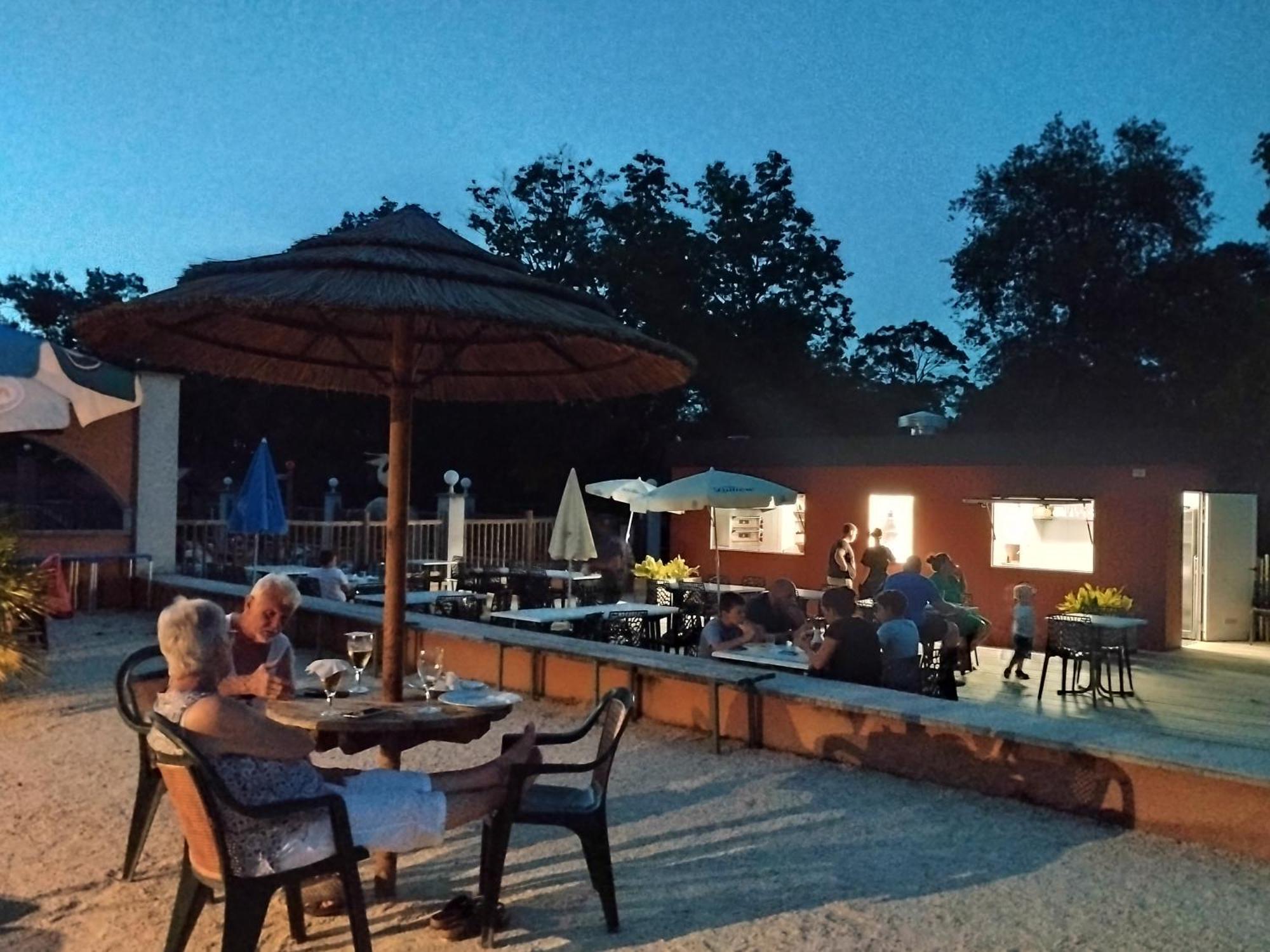 Camping Domaine De Senaud Albon Экстерьер фото