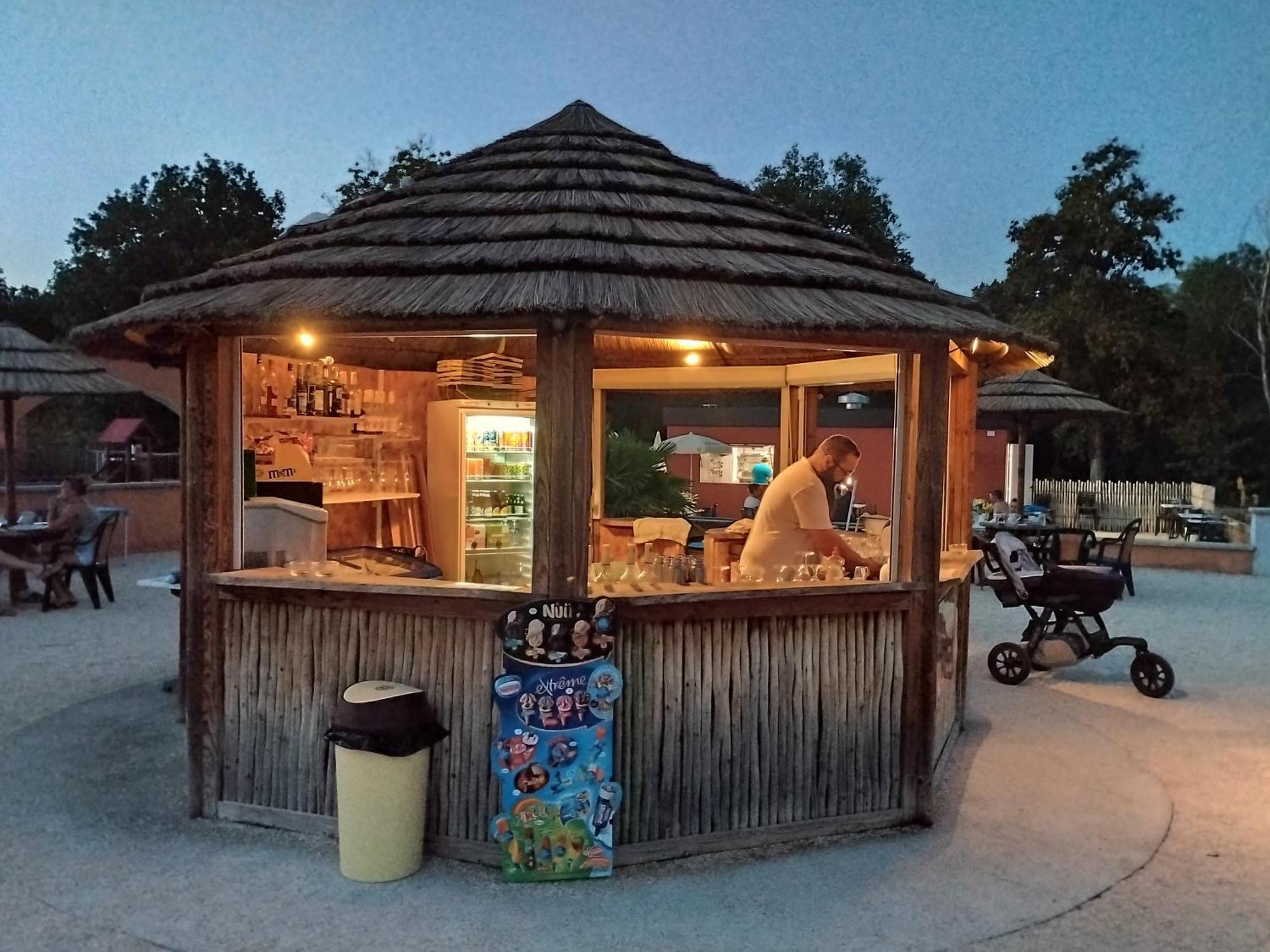 Camping Domaine De Senaud Albon Экстерьер фото